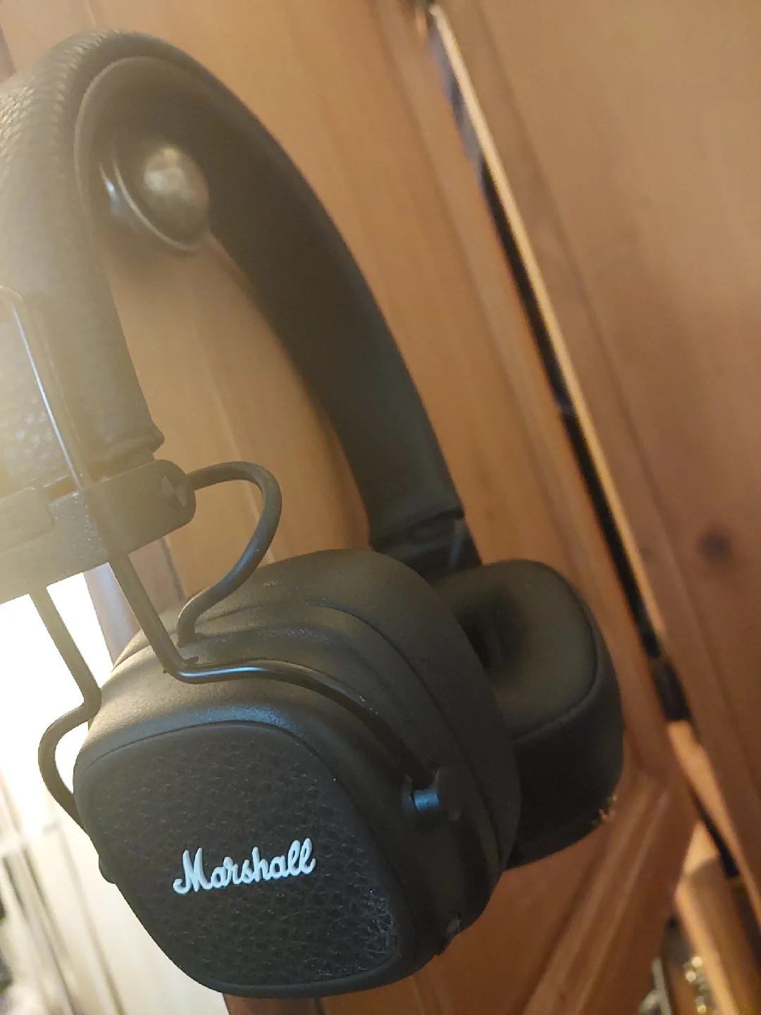 Marshall Headphones - Black image indicator(2)