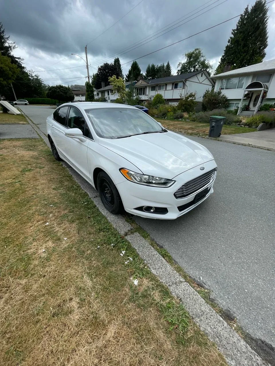 2015 White Ford Fusion Sedan image indicator(3)