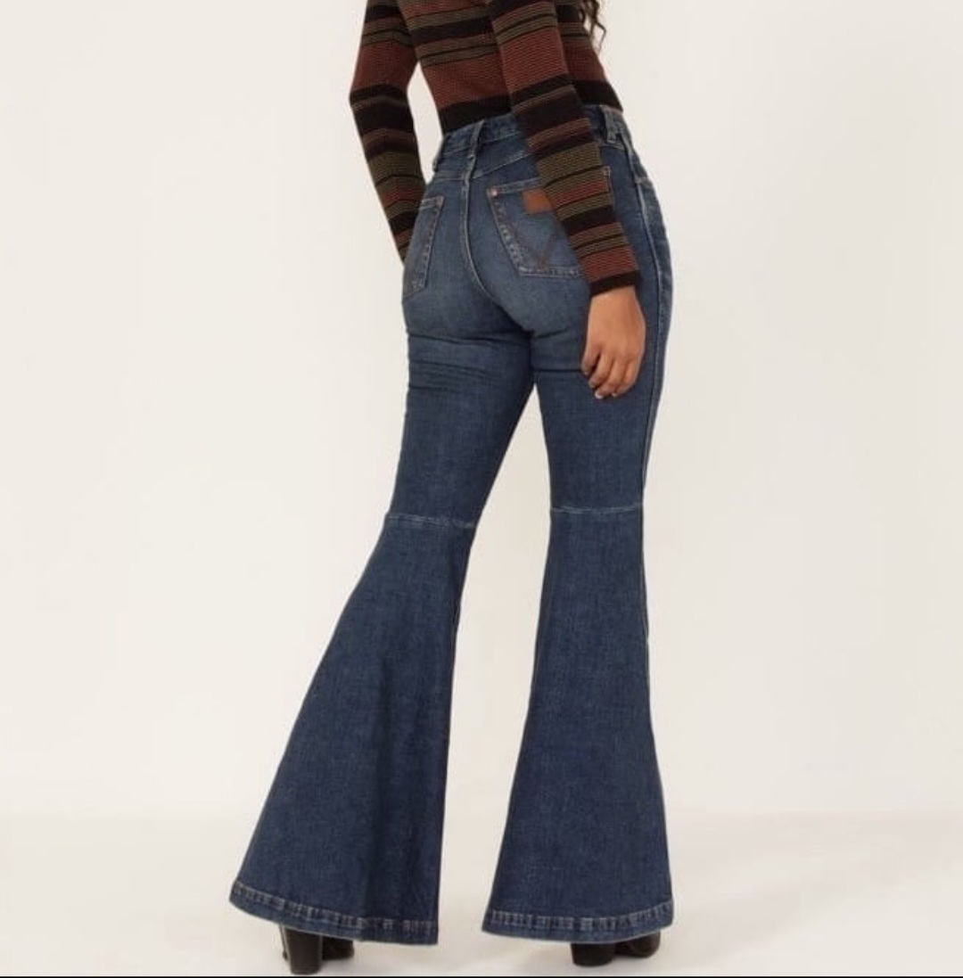 Wrangler Retro Bell Bottom Jeans Size 29x32