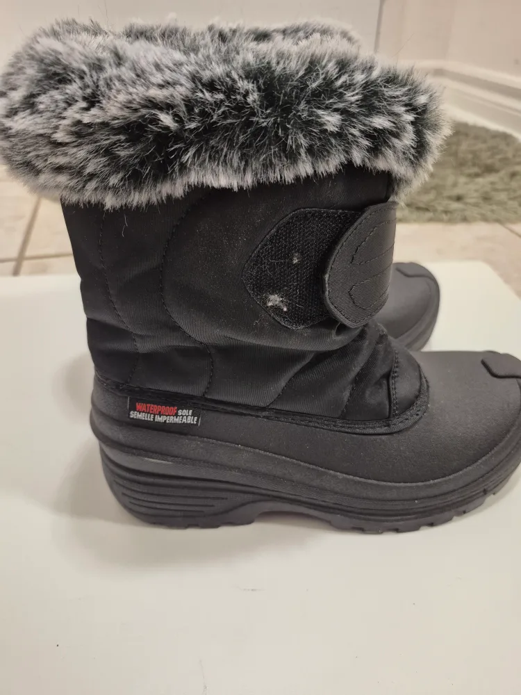Black Winter Boots - Size 7 image indicator(5)