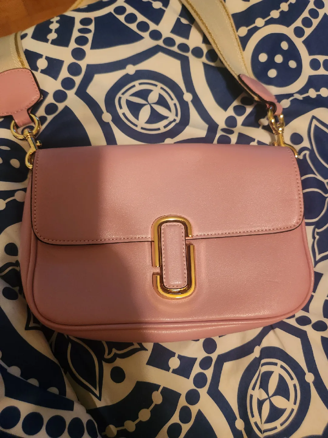 Authentic Marc Jacobs Pink Leather Shoulder Bag image indicator(2)