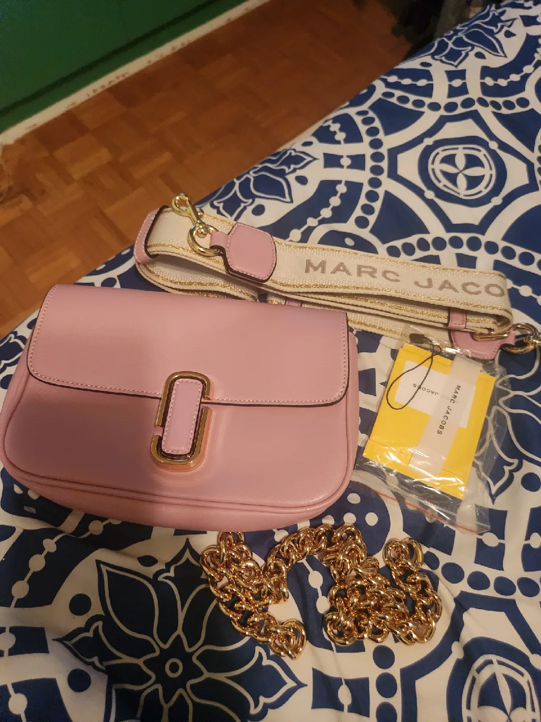 Authentic Marc Jacobs Pink Leather Shoulder Bag image indicator(3)