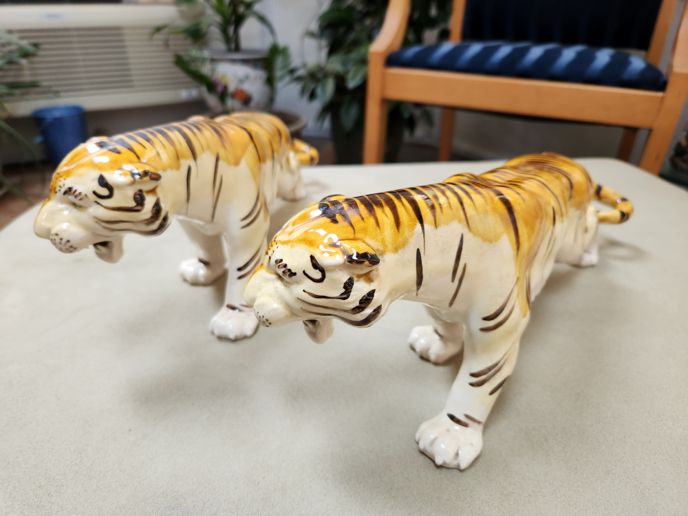 Pair of Vintage Ceramic Tiger Figurines - photo 4