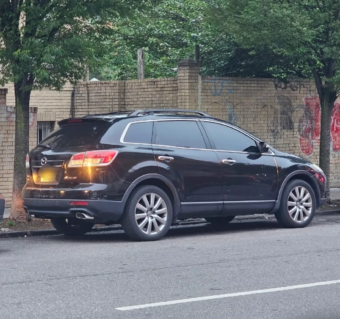 Mazda CX-9 Black SUV image indicator(2)