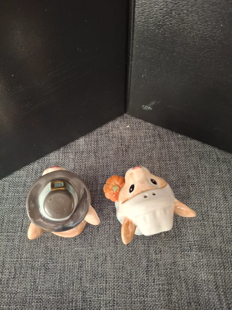 Pilgrim Mouse Salt and Pepper Shakers image indicator(8)