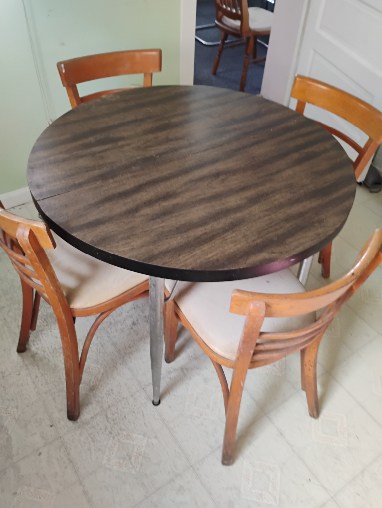 Round Dining Table with 4 Chairs