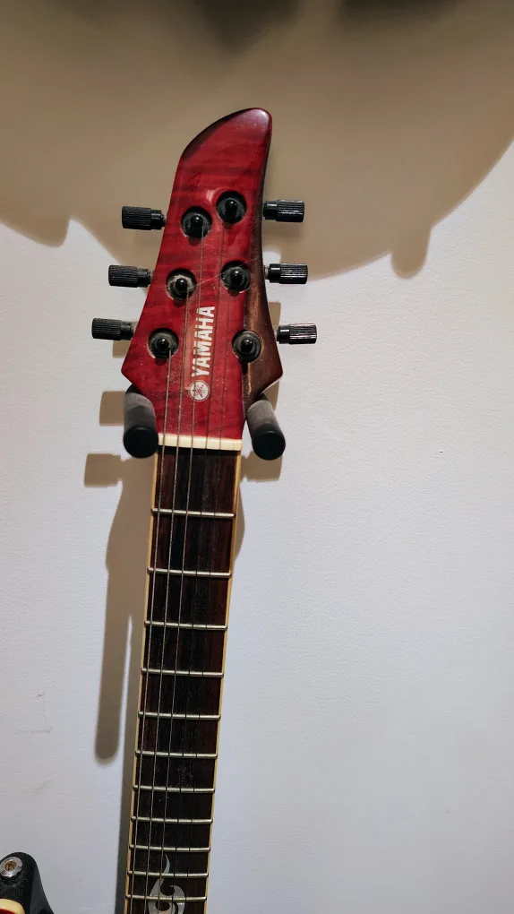 BC Rich, & Yamaha Electric Guitars image indicator(4)