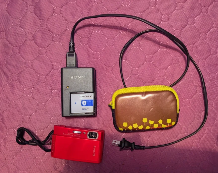 Sony Cyber-shot DSC-T300 Red with Tripod thumbnail