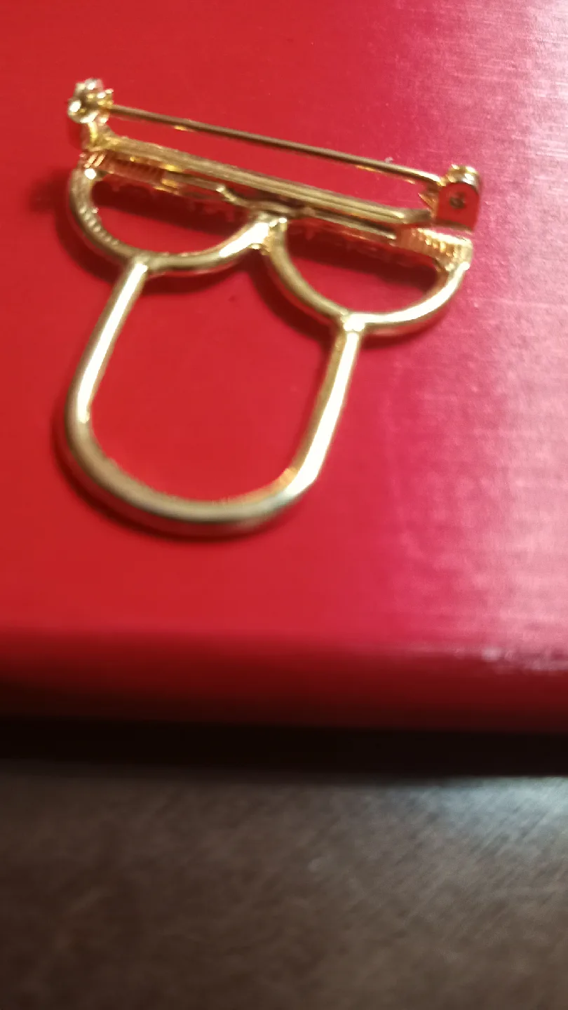 Gold Coloured Brooch image indicator(2)