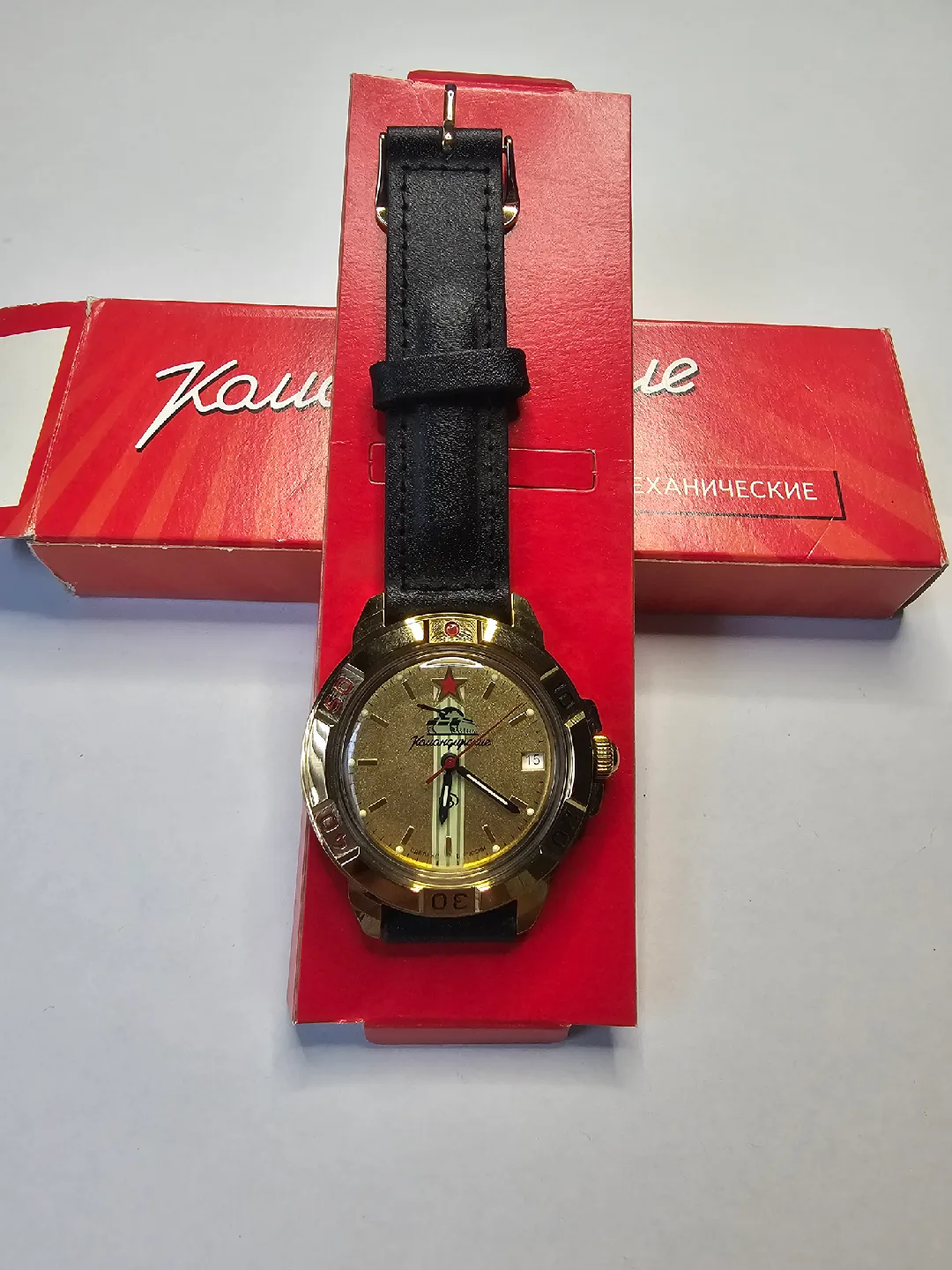 Vintage Vostok Komandirskie Russian Military Watch image indicator(2)