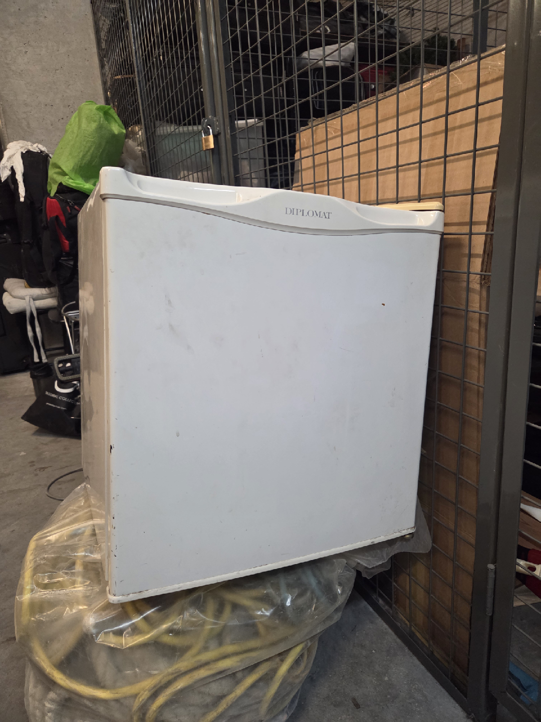 Diplomat Compact Fridge - White