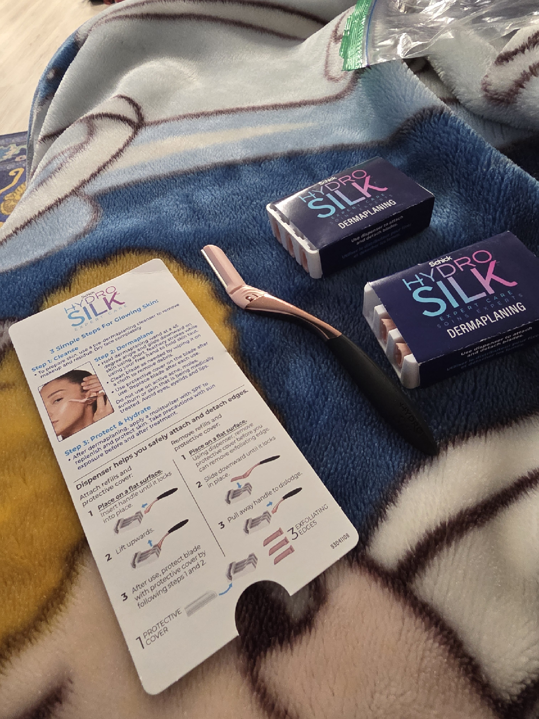 Skin Care, Schick Hydro Silk, Facial Cleanser & Eyelash Curler - photo 2