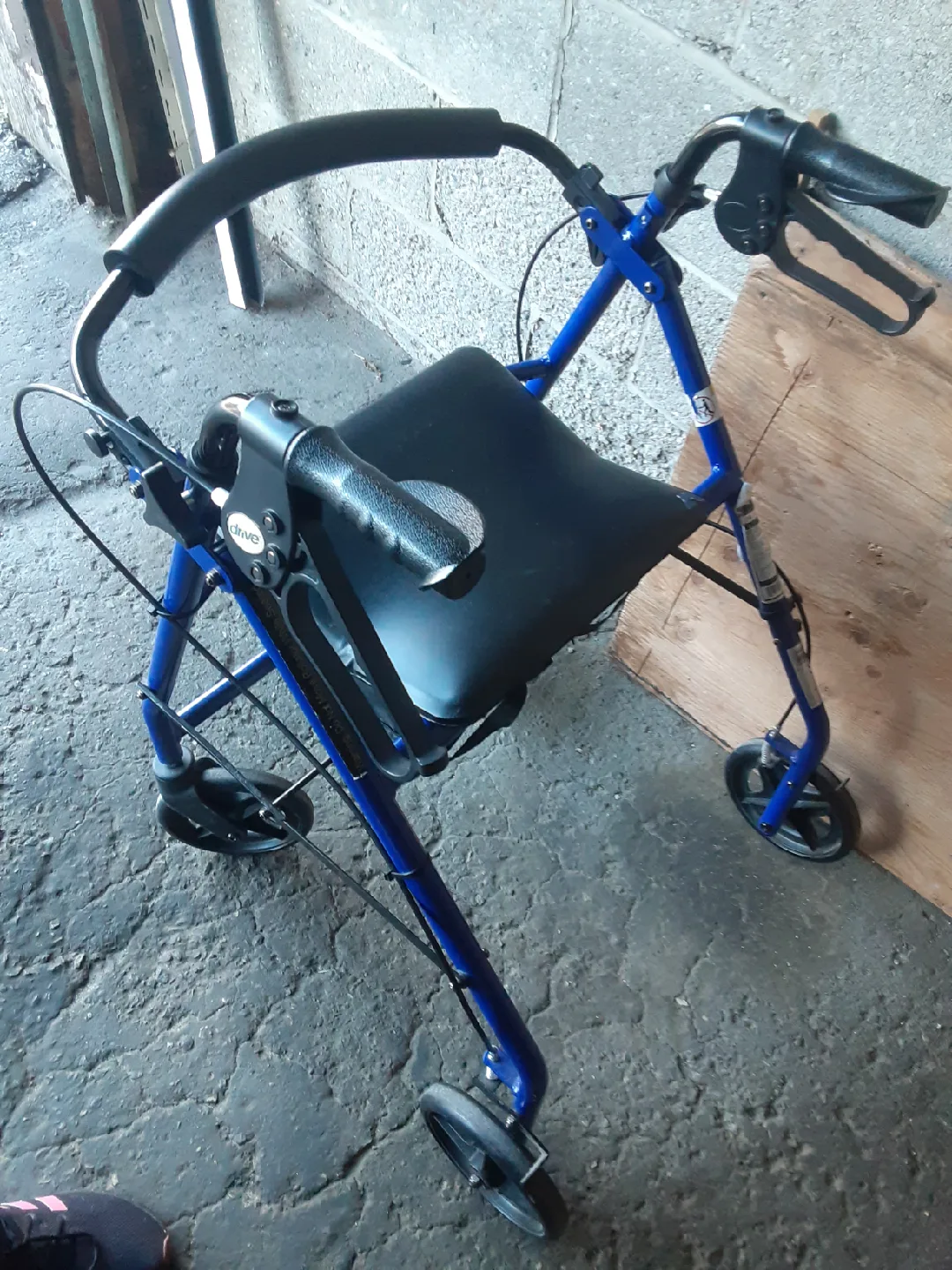 Drive Medical Blue Walker with Seat Thanksgiving special Free! image indicator(3)