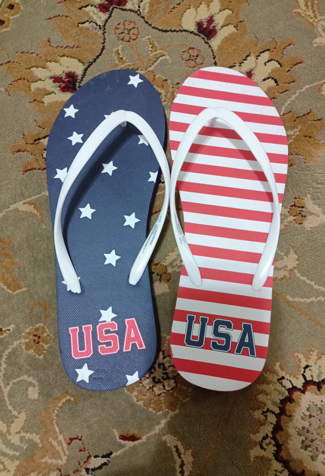 Old Navy Flip Flops - Size 11 🧡