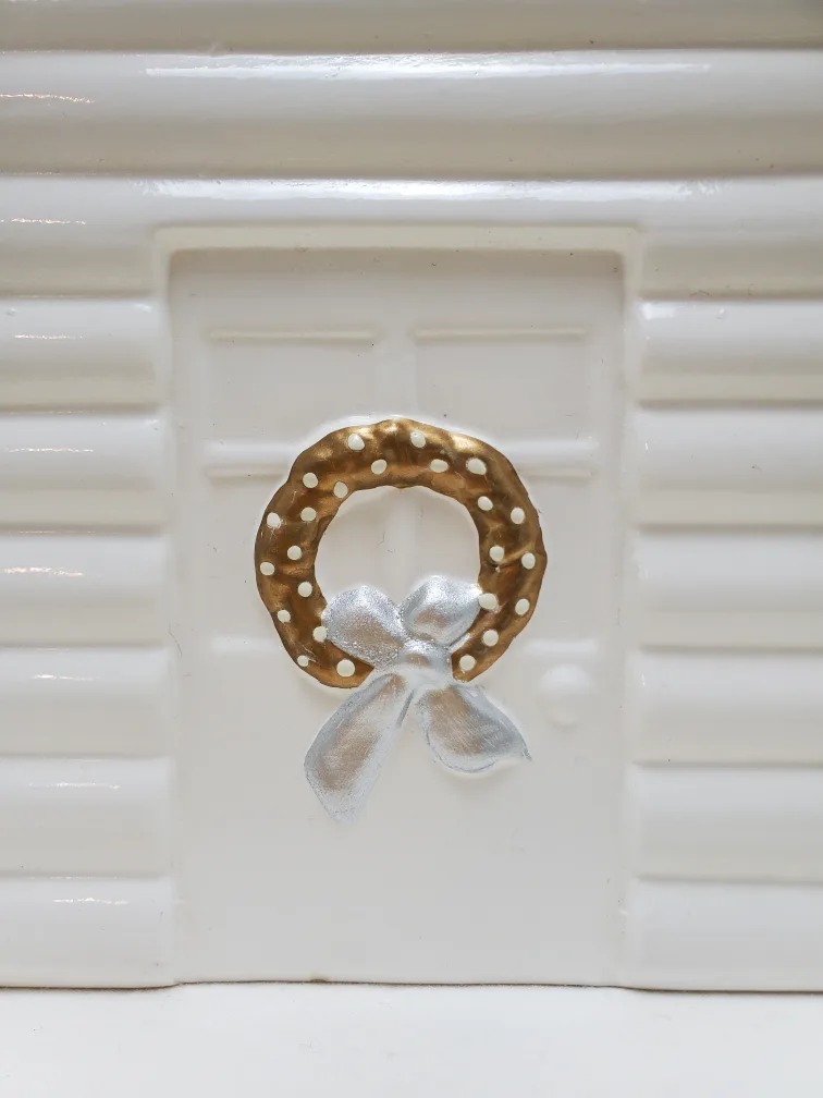 White Ceramic Log Cabin Cookie Jar 🧡 image indicator(2)