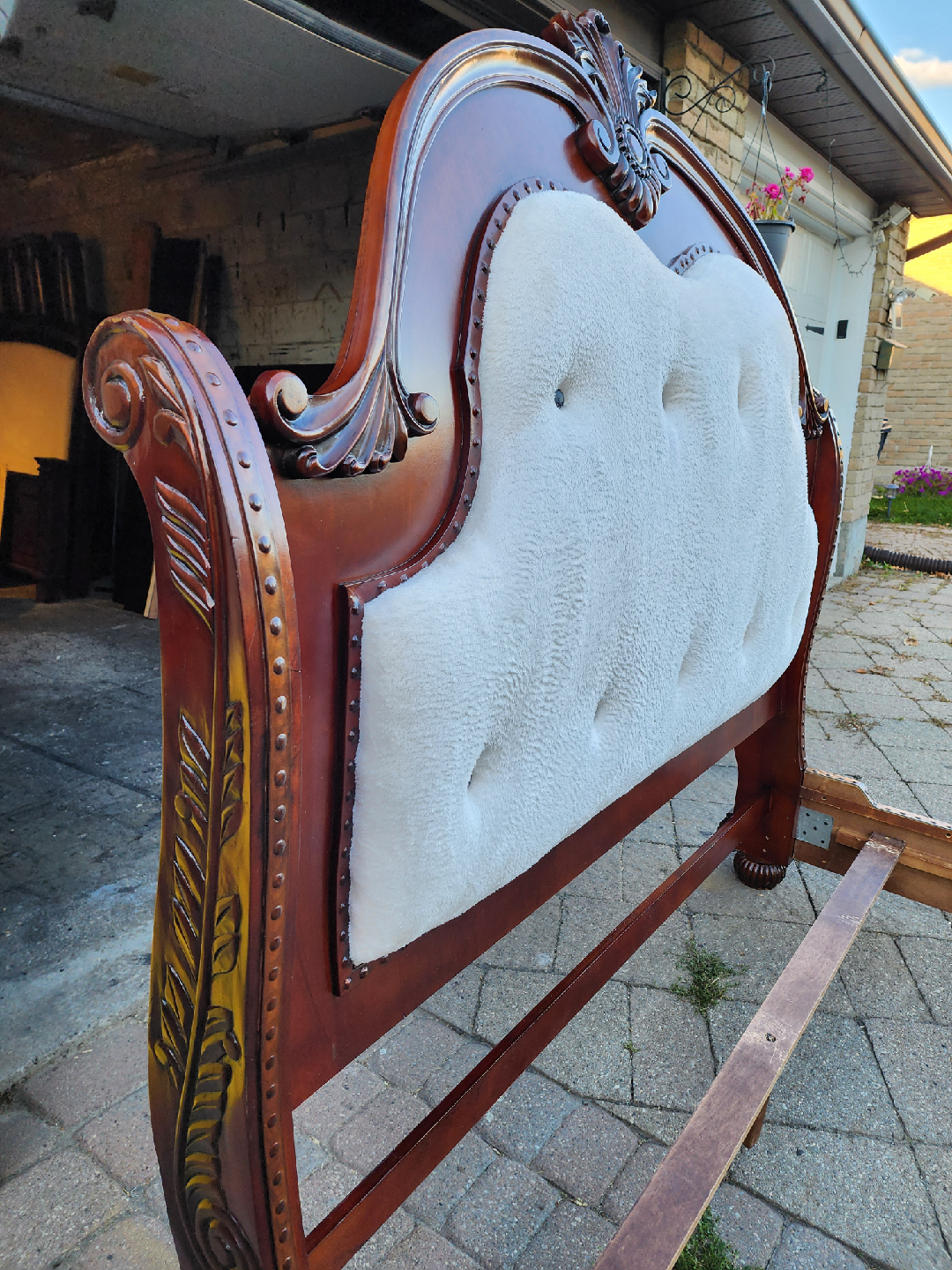 Queen bed frame - photo 3