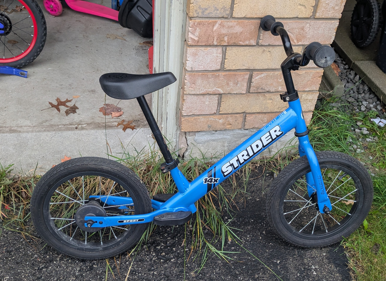 Strider 14x Sport Balance Bike - Blue
