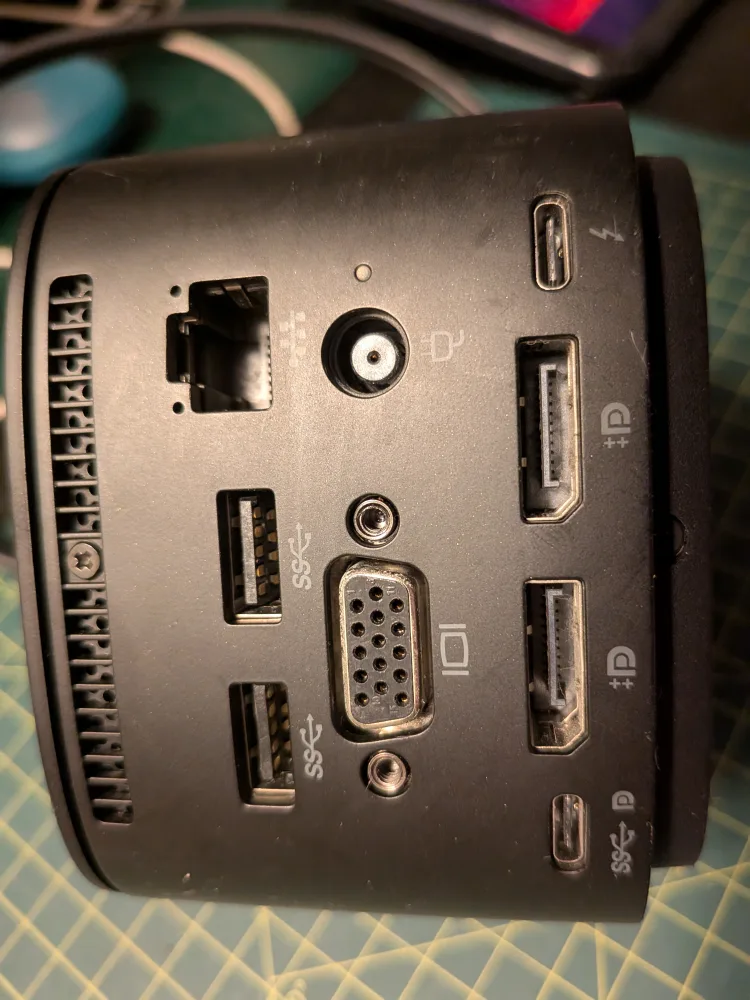 HP Thunderbolt Dock with combo cable image indicator(2)