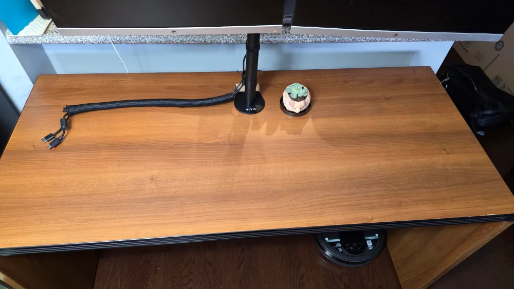 HP Monitor with Dual Monitor Stand and Table image indicator(2)