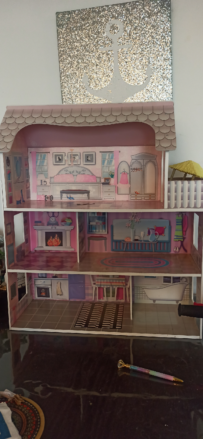 Pink Dollhouse...No furniture - 28 Inch