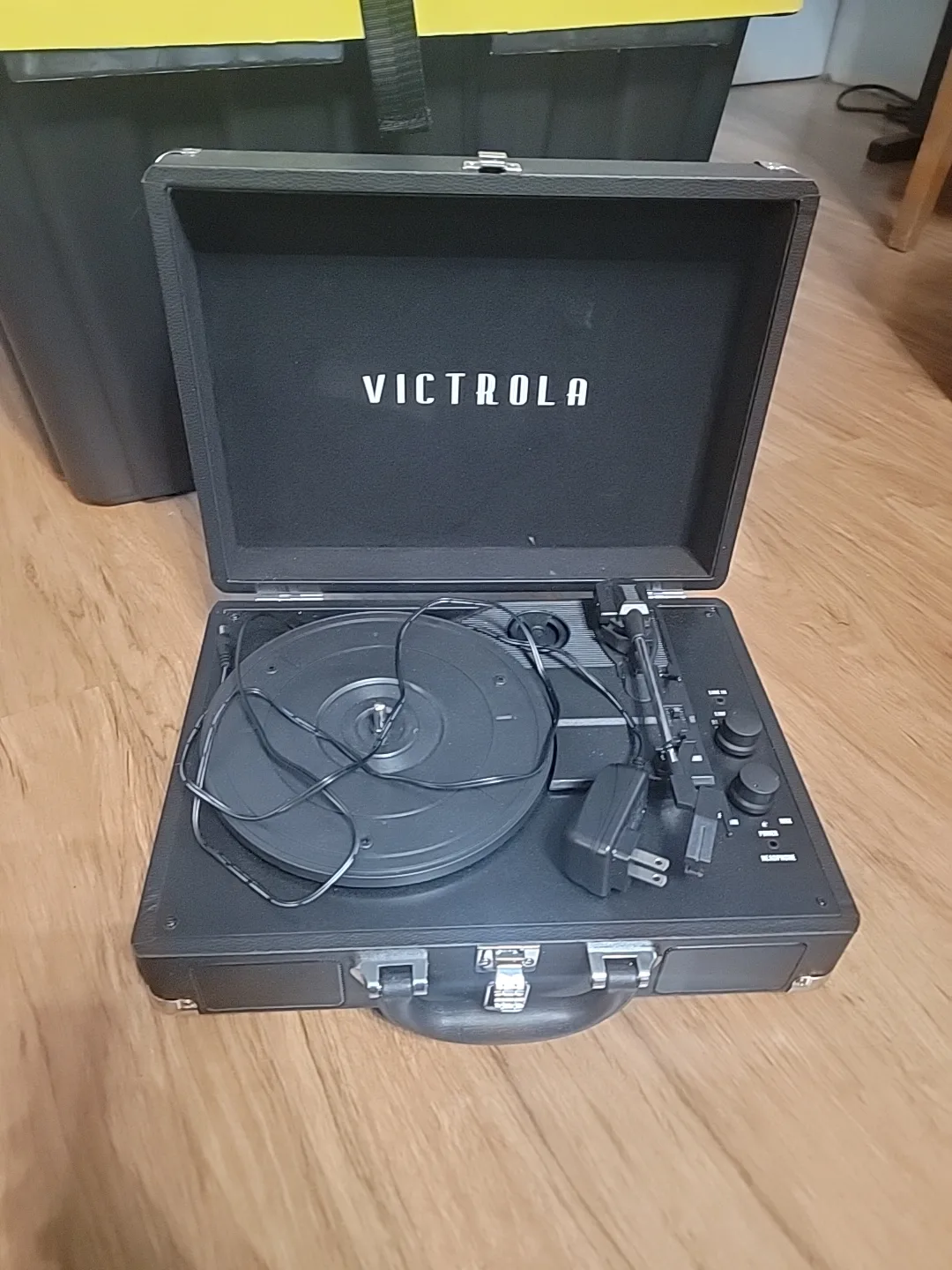 Victrola Vintage Suitcase Turntable thumbnail