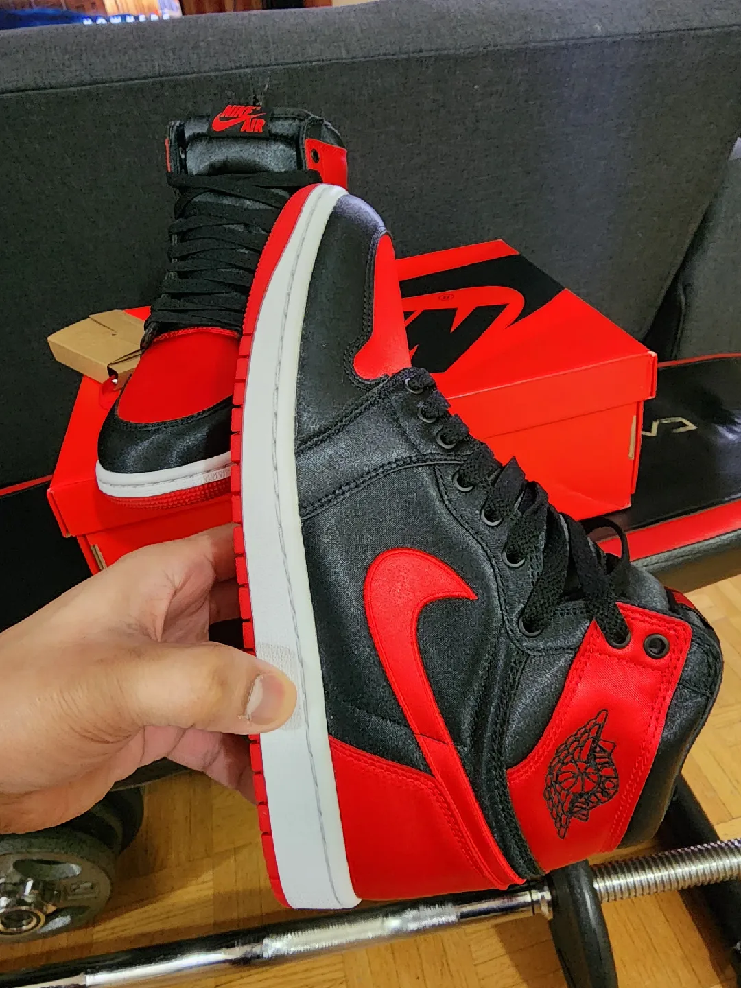Nike Air Jordan 1 Retro High OG Satin bred image indicator(4)