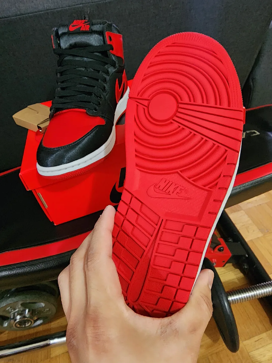 Nike Air Jordan 1 Retro High OG Satin bred image indicator(6)