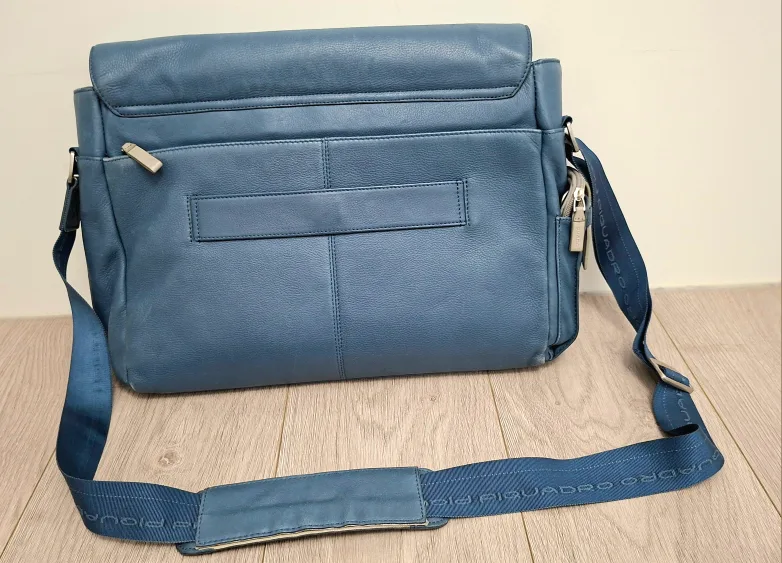 Piquadro Blue Leather Messenger Bag image indicator(2)