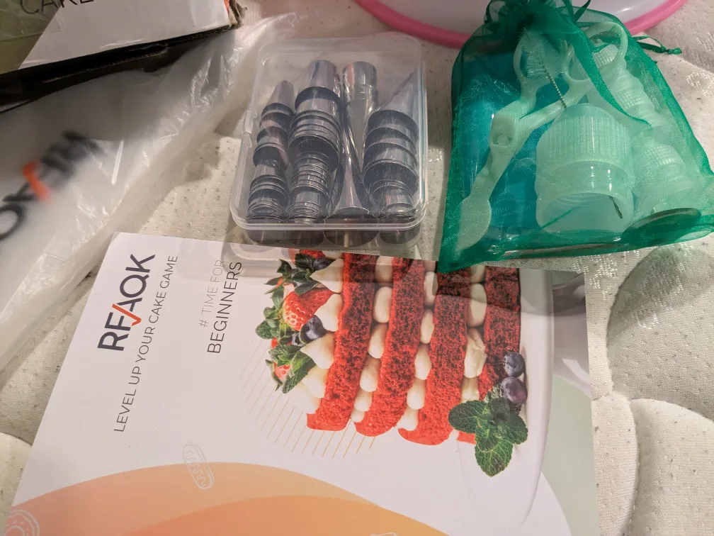 New RFAQK 200 Pcs Cake Decorating Kit image indicator(3)