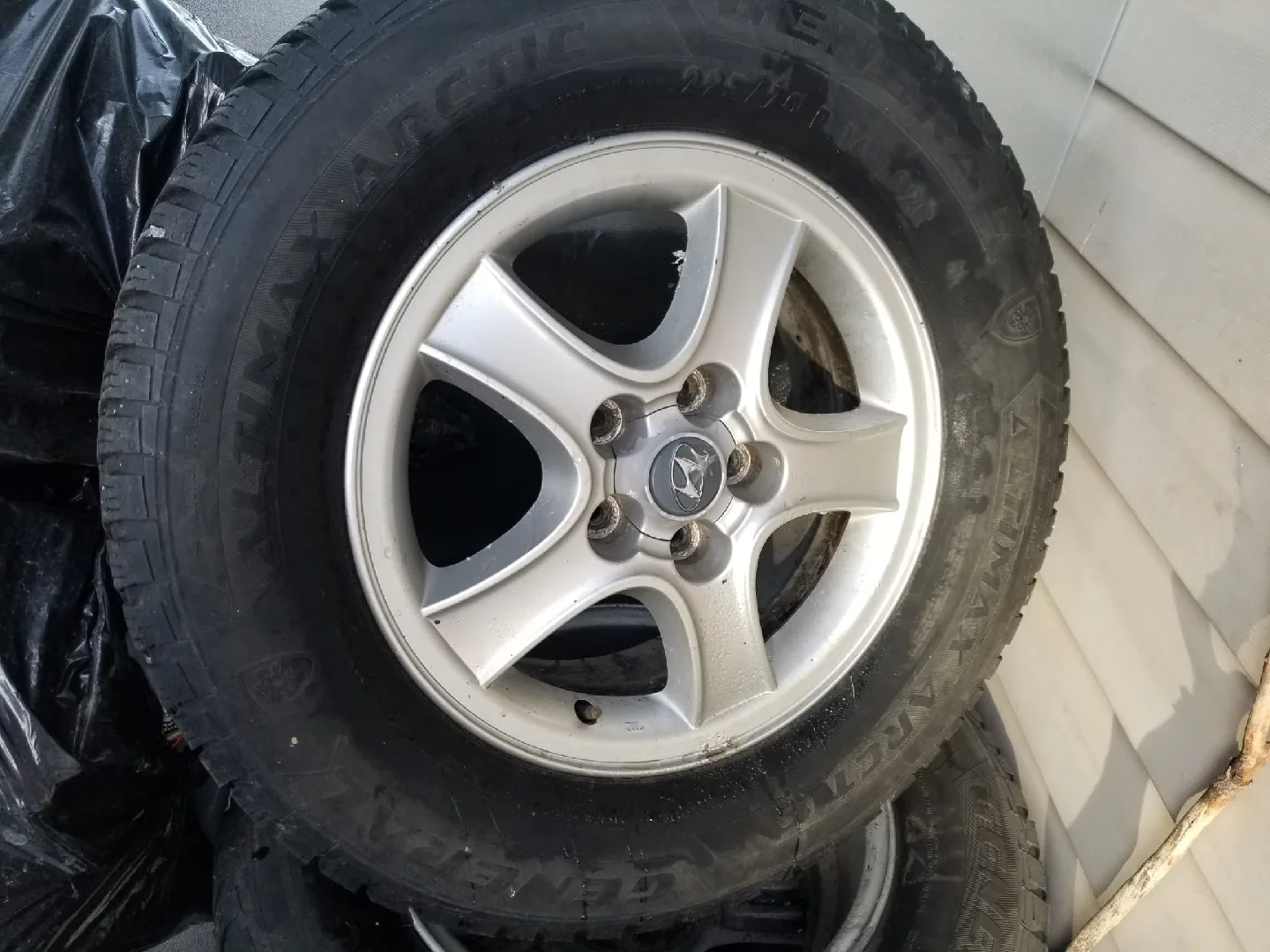 General Altimax Arctic 225/70R16 Tires image indicator(4)