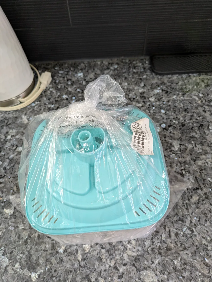 2.5L Pet Water Fountain (EUC) image indicator(3)