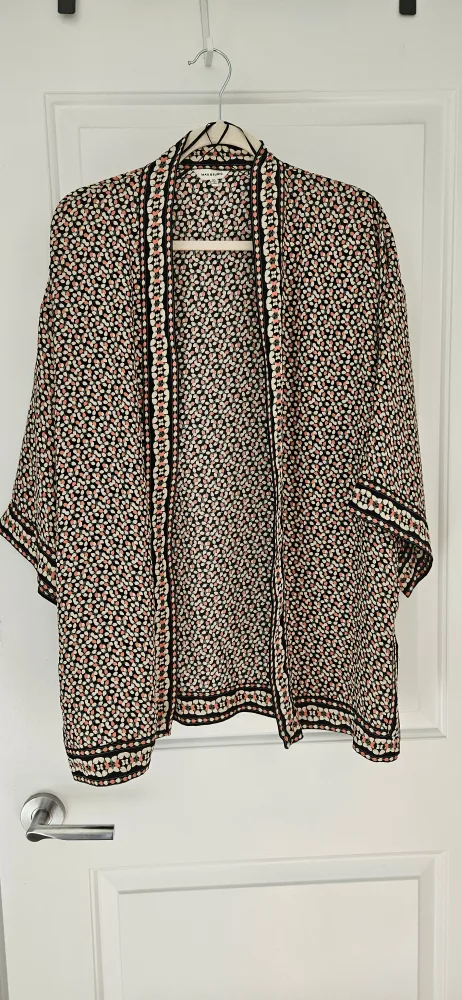 NEGOTIABLE - Max Studio Kimono - Size Medium thumbnail