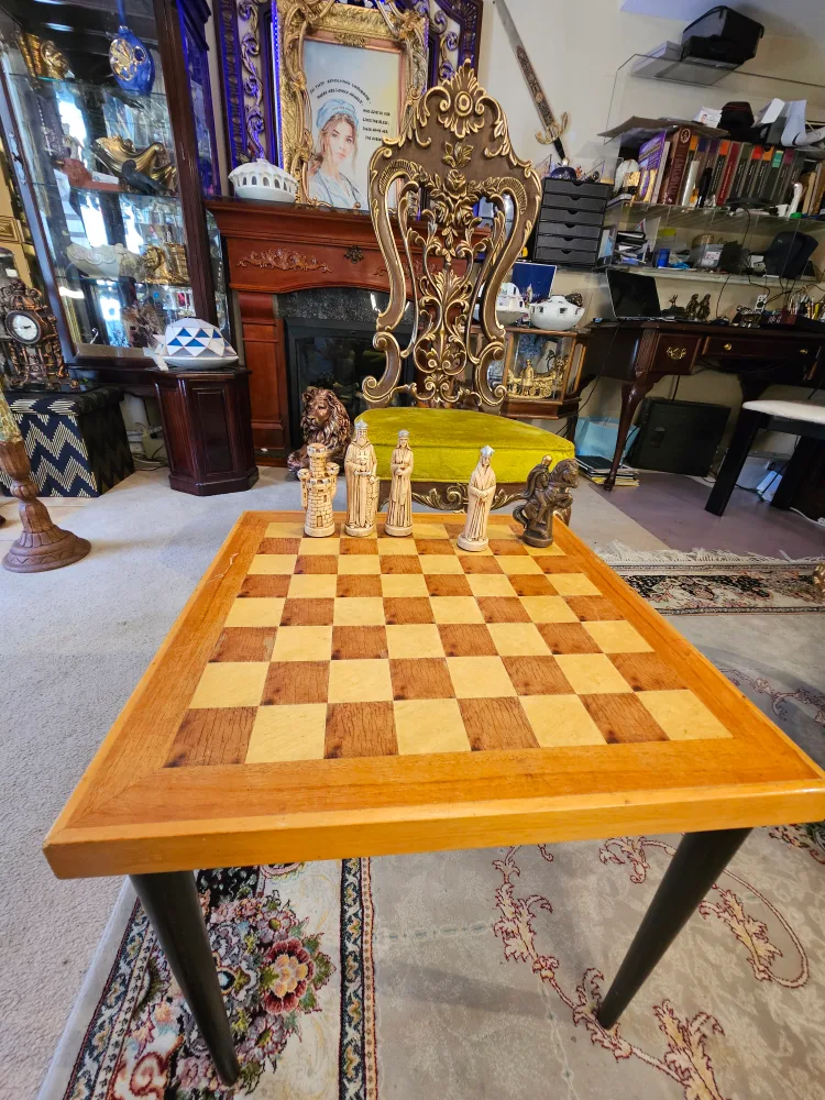 Wooden Chess Table with Black Legs image indicator(3)