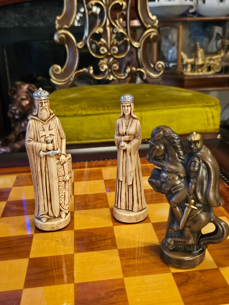Wooden Chess Table with Black Legs image indicator(6)