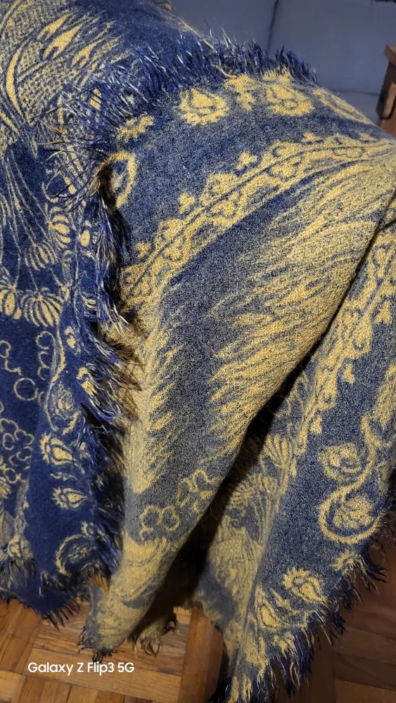 🥕Blue & Gold Patterned Throw/shall image indicator(2)