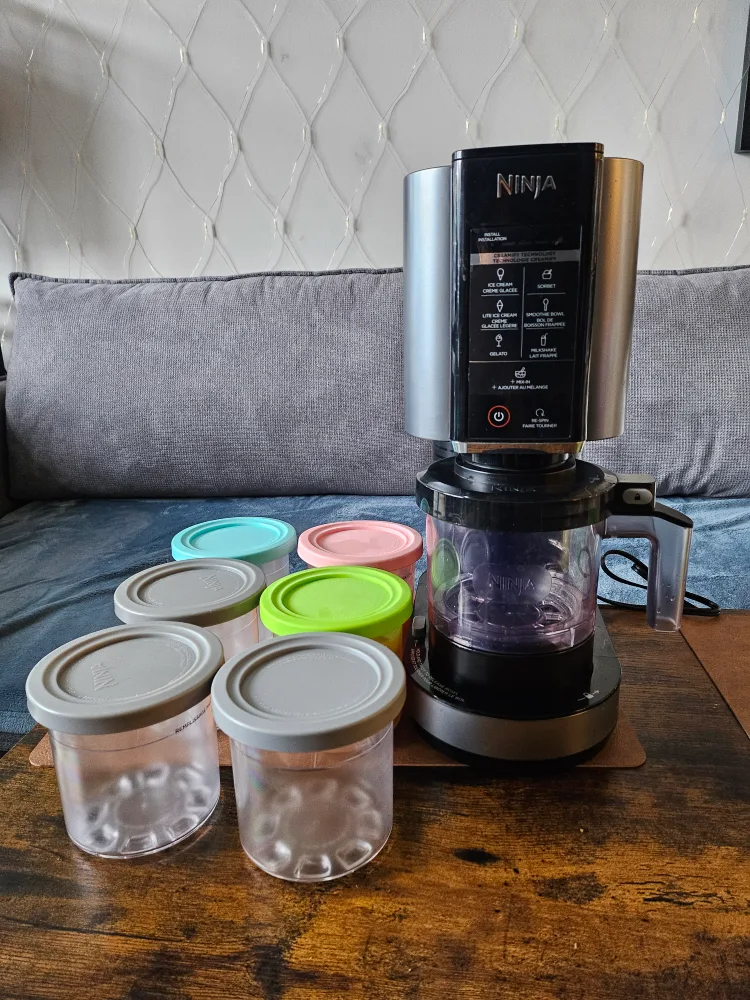 Ninja Creami + 6 containers