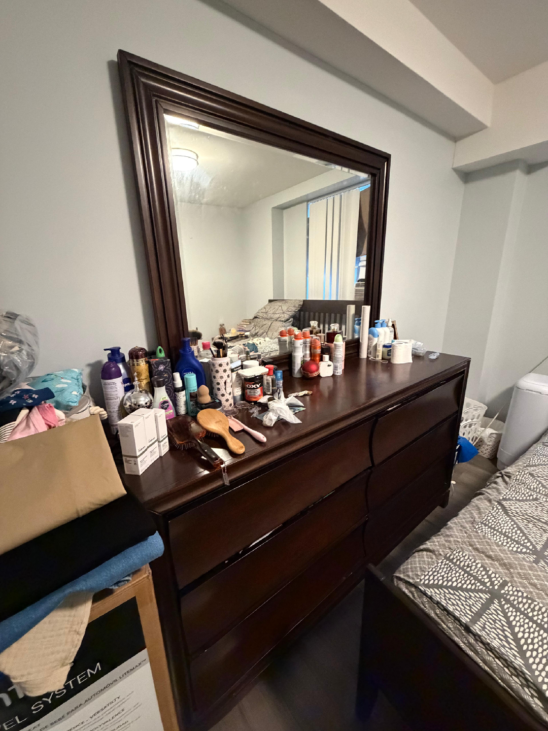 dresser with 6 drawers and mirror - photo 2