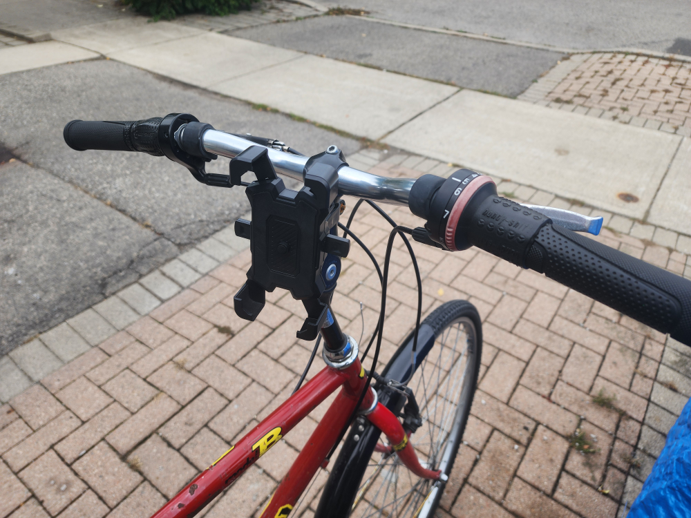 MOVE OUT SALE - Red bike - photo 2