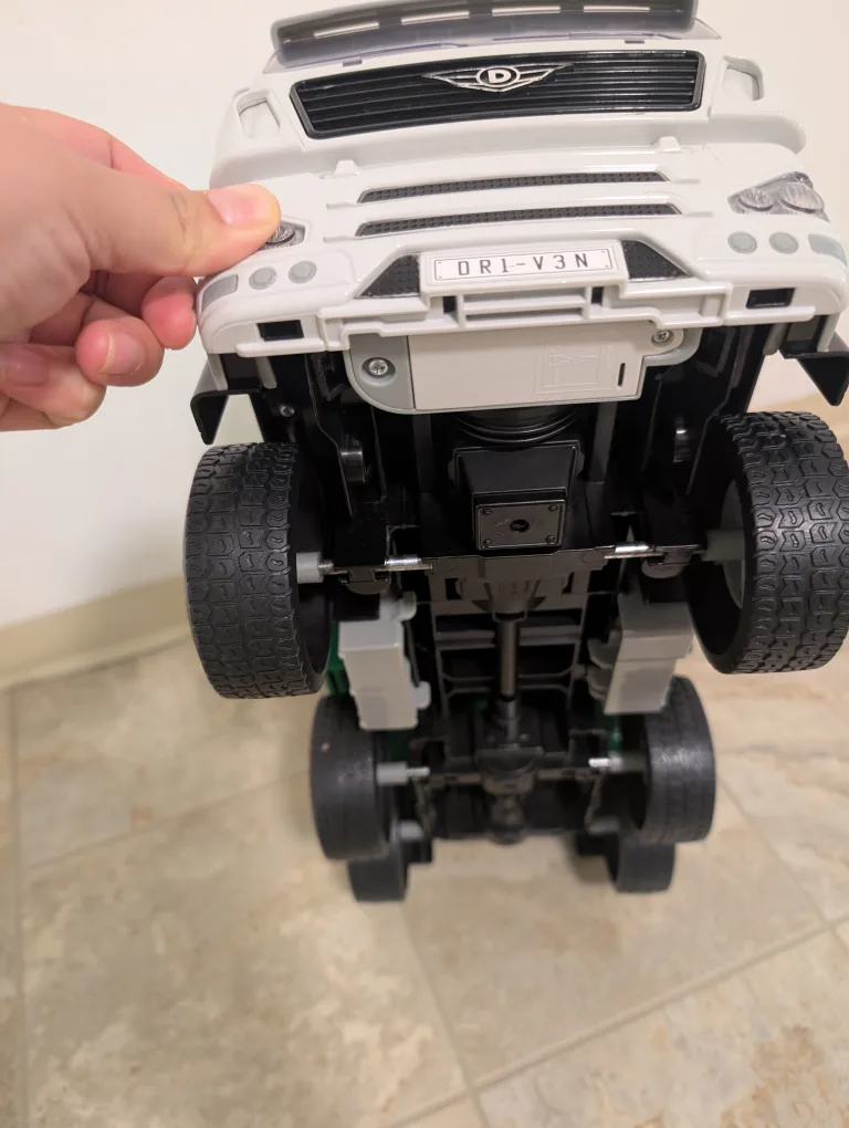 Driven Garbage Truck Toy image indicator(6)