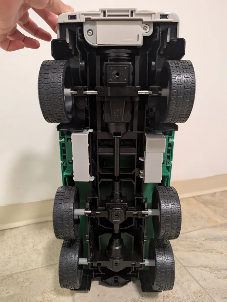 Driven Garbage Truck Toy image indicator(7)