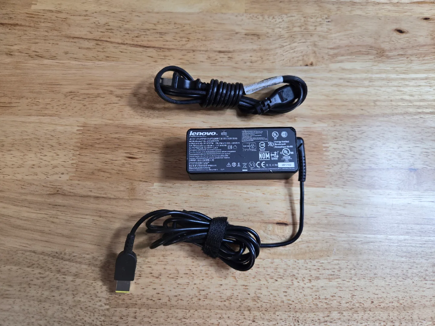 Lenovo Power Adapter 45W thumbnail