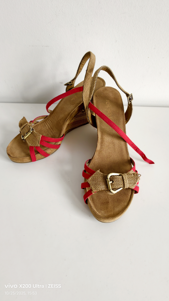 Aerosoles Wedge Sandals - Size 7 - photo 4
