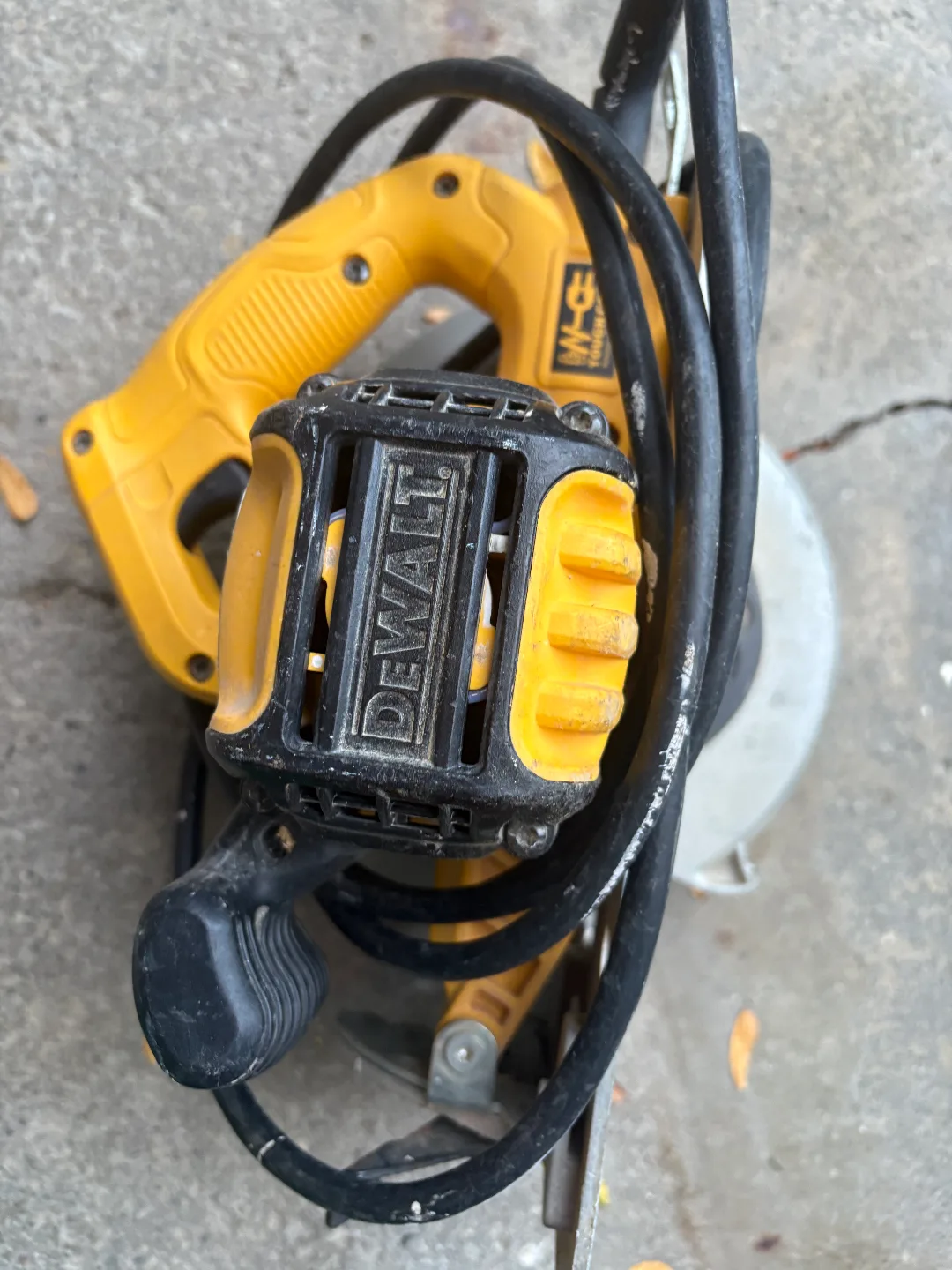 DeWalt DWE575 7-1/4" Circular Saw image indicator(4)