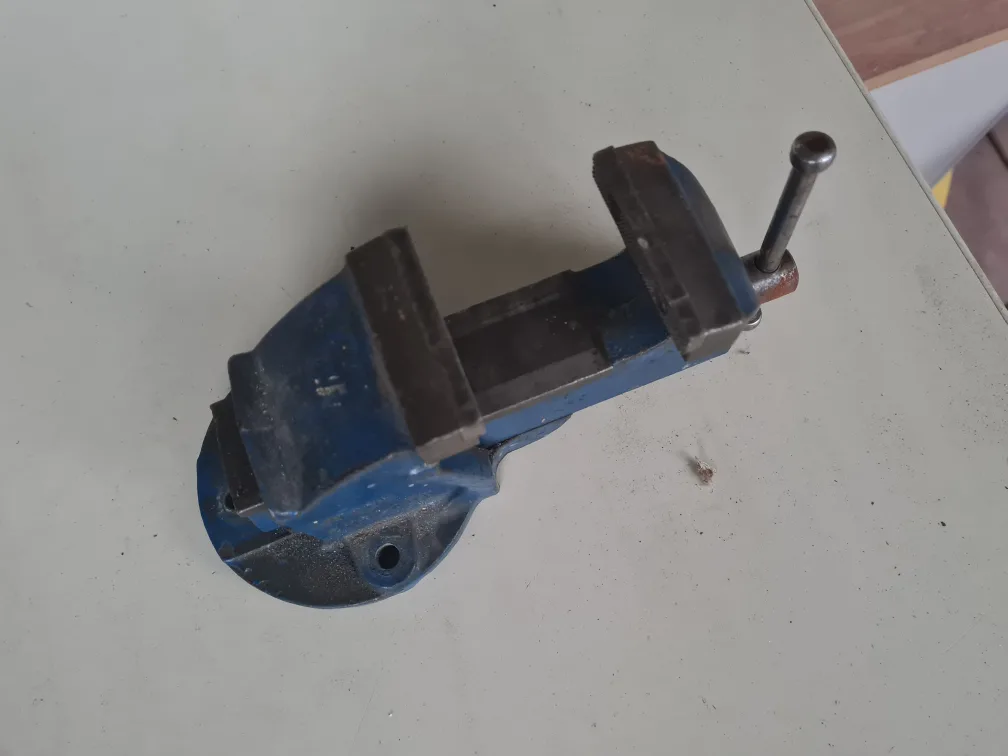 Vintage Made in England Bench Vise image indicator(3)