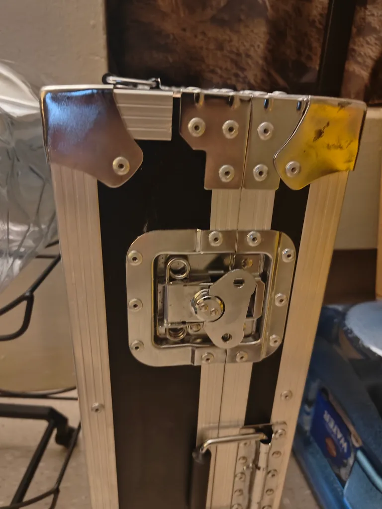 large Black Rolling Hard Case image indicator(4)