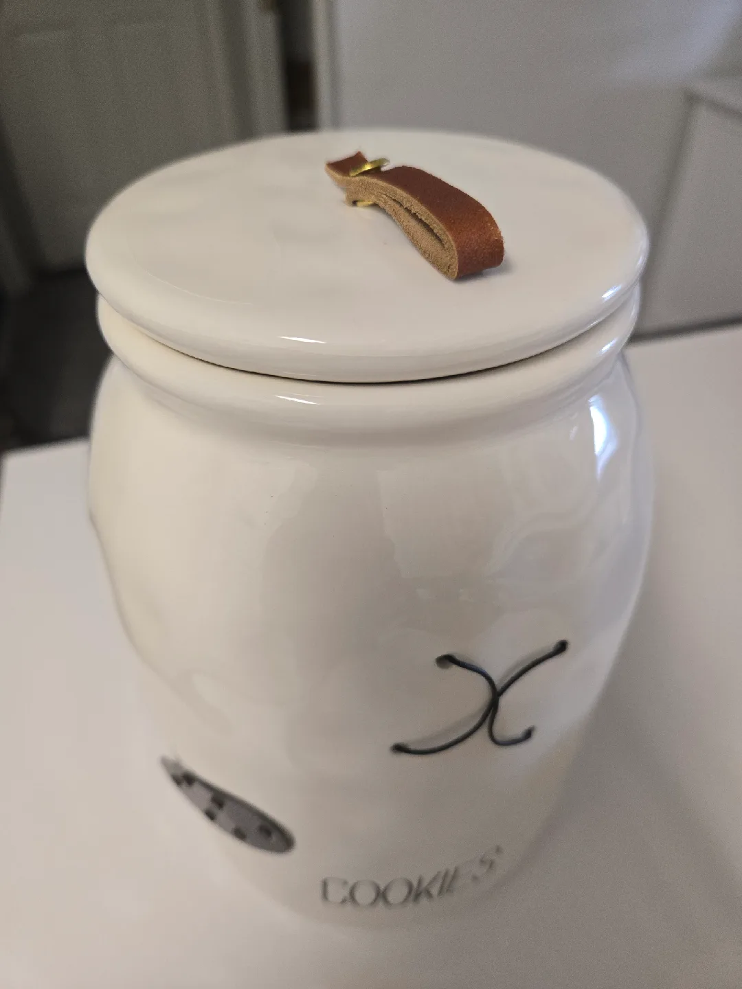 Mud Pie Vintage Inspired Farmhouse Cookie Jar 8.5” image indicator(4)