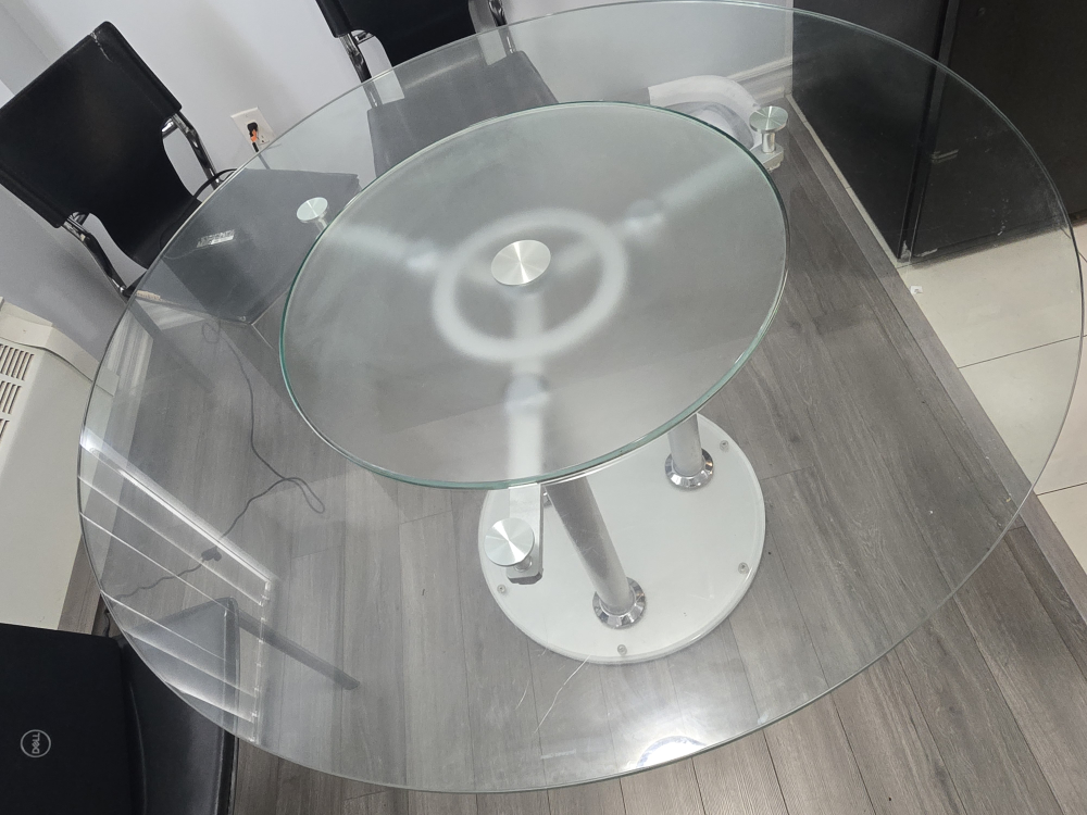 Glass dining table with a round tempered glass top - photo 2