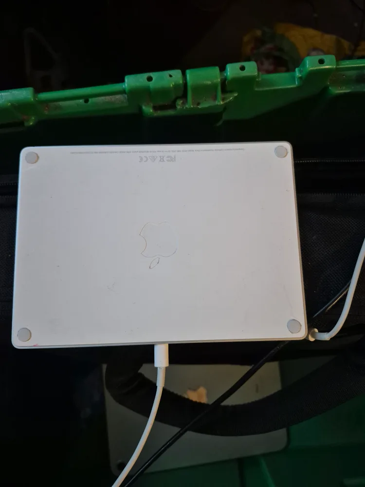 Apple Magic Trackpad - White thumbnail