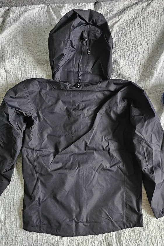 Arc'teryx Alpha SV image indicator(2)