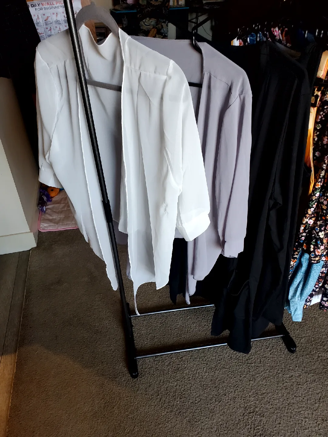 15 Women's X LARGE and  LARGE .Shirts.Mos8jt Brand new! image indicator(10)